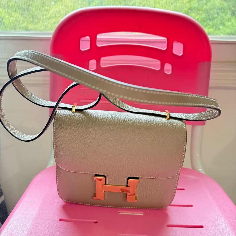 Cream and Gold Crossbody Bag with Structured Design